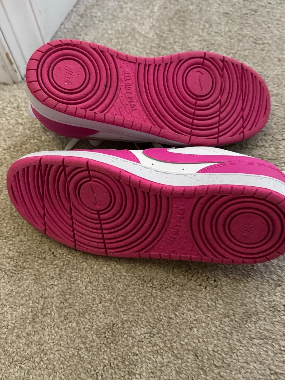 Nike Kids Low-Top Sneakers in White and Pink
